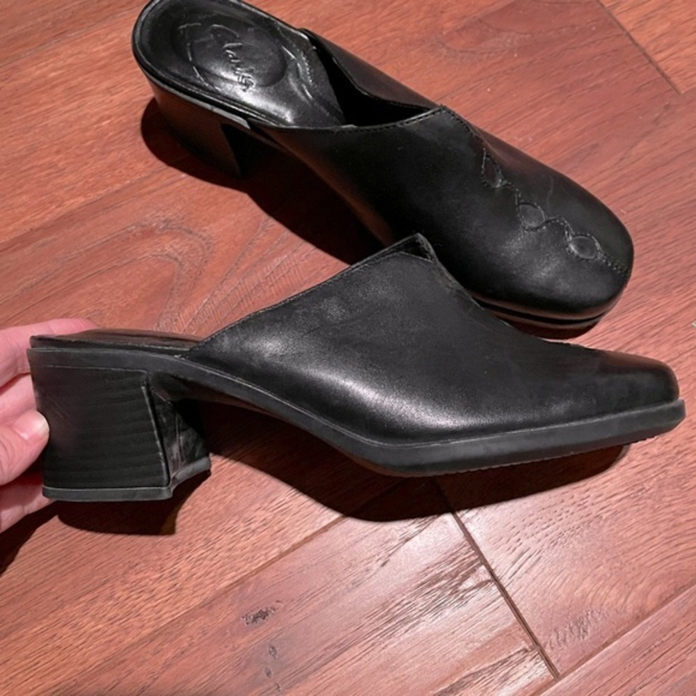 Clarks black leather heeled mules with block heel women’s sz 8